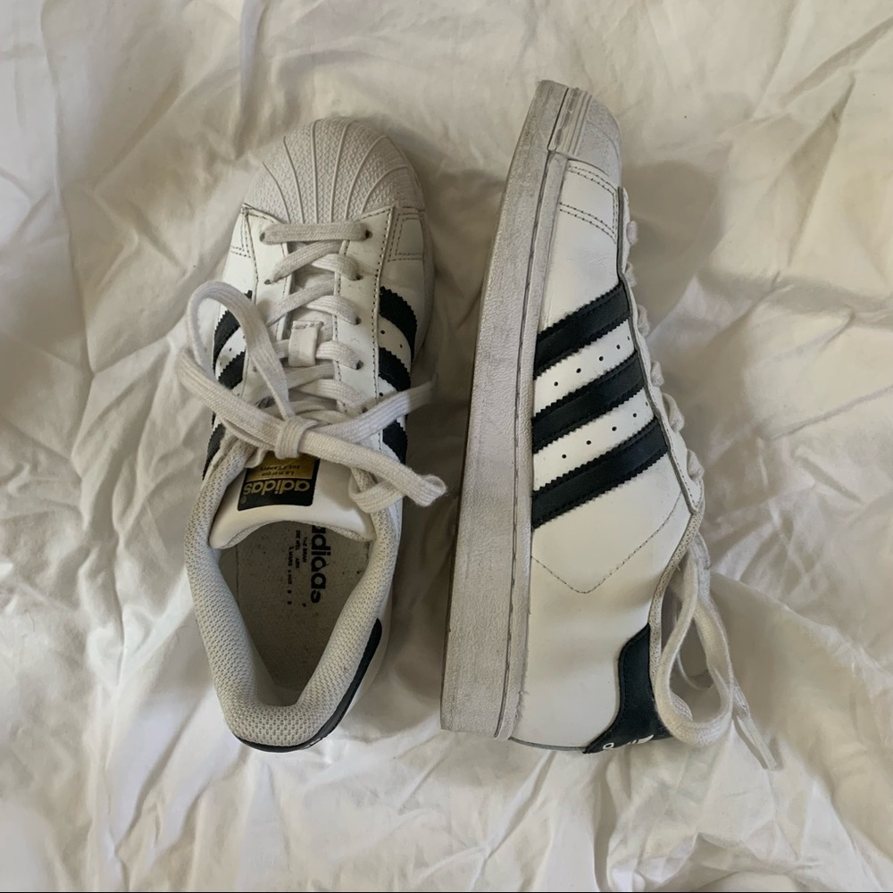 ⭐️adidas superstar shoes⭐️